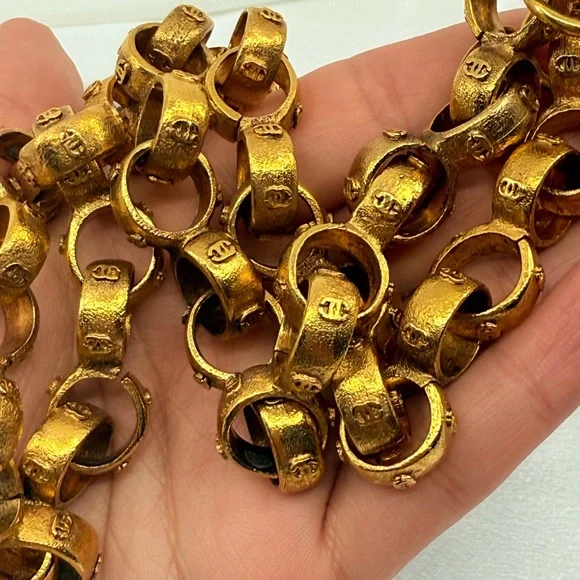 CHANEL Vintage Gold CC Chain Link Pendant Necklace - Picture 6 of 13